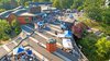 Blick von oben auf das Forum mit Ständen des Sommerfests