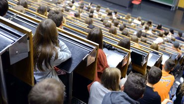 Foto Studierender in einem Hörsaal