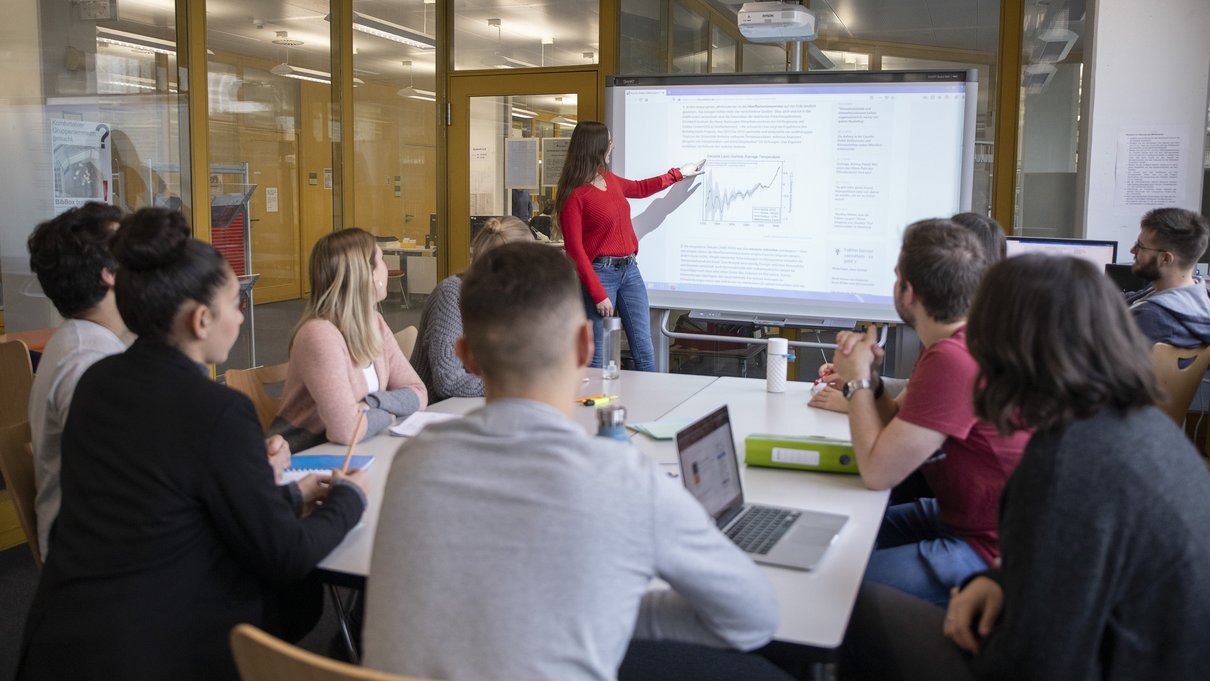 Studierende beim Studieren.