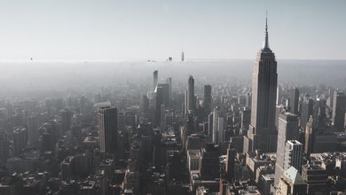 Straßen von New York mit Nebel. 