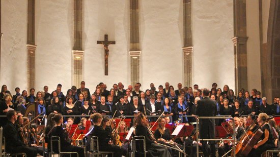 Auf dem Programm des Konzertes standen die Unvollendete von Franz Schubert, das Abendlied von Josef Rheinberger sowie von Johannes Brahms Waldesnacht, Gesang der Parzen und Nänie. 