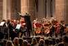 Das Orchester spielt
