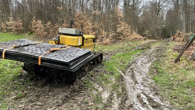 Schützende Auflagen auf dem Waldboden, können die Schadeinwirkungen deutlich reduzieren. Foto: Ingo Siebert 