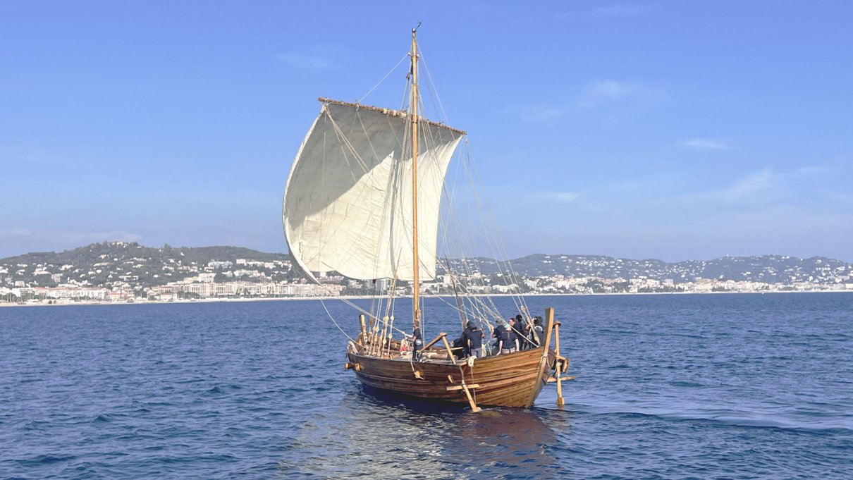 Seit mehr als einer Woche segelt die Crew der Universität Trier mit der Bissula in der Bucht von Cannes, um Daten und Erkenntnisse zum antiken Seehandel zu gewinnen.