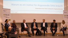 Podiumsdiskussion warum es ein Institut für Angewandte Ethik braucht. 