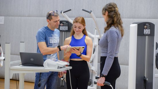 In sechs Semestern bekommen die Studierenden des neuen Bachelorstudiengangs Gesundheitswissenschaften unter anderem Einblick in die Analyse von Fitnessdaten.