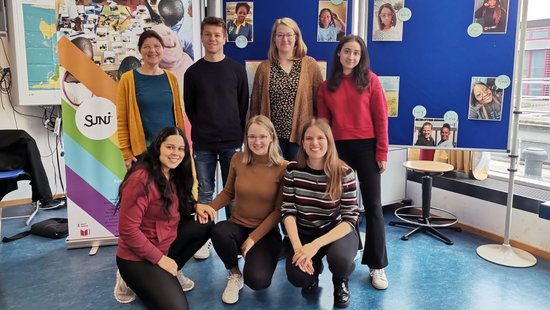 Bei einem Auftaktworkshop, der gleichzeitig in Deutschland wie Namibia stattfand, haben sich die Pädagoginnen und Pädagogen auf den Austausch vorbereitet. Die deutschen Teilnehmenden trafen sich im BioGeoLab der Universität Trier.