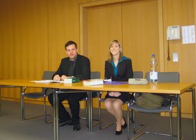 Victoria Sittner und Thomas Klein vom Team  des IAAEG überzeugten die Richter des Moot-Court: Sie belegten den zweiten Platz hinter einem Team der Bucerius Law School aus Hamburg.
