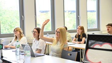 Eine Studienanfängerin meldet sich mit einer Frage