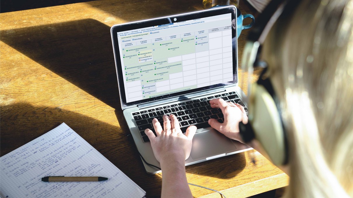 Angestellte sind im Homeoffice weniger sichtbar für ihre Arbeitgeber und damit schwieriger zu beurteilen.