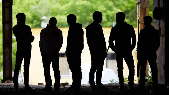 Symbolfoto mit Silhouette von Personen aus Colourbox