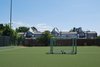 Kleinspielfeld Kunstrasen Sicht auf Unisporthalle