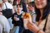 Studierende beim Empfang des Internationalen Ferienkurses. 