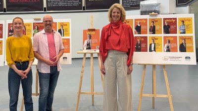 [Translate to Englisch:] Ausstellungseröffnung in der Bibliothek