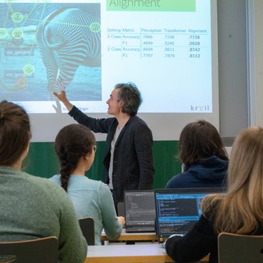 [Translate to Englisch:] Unterricht bei Prof. Rettinger