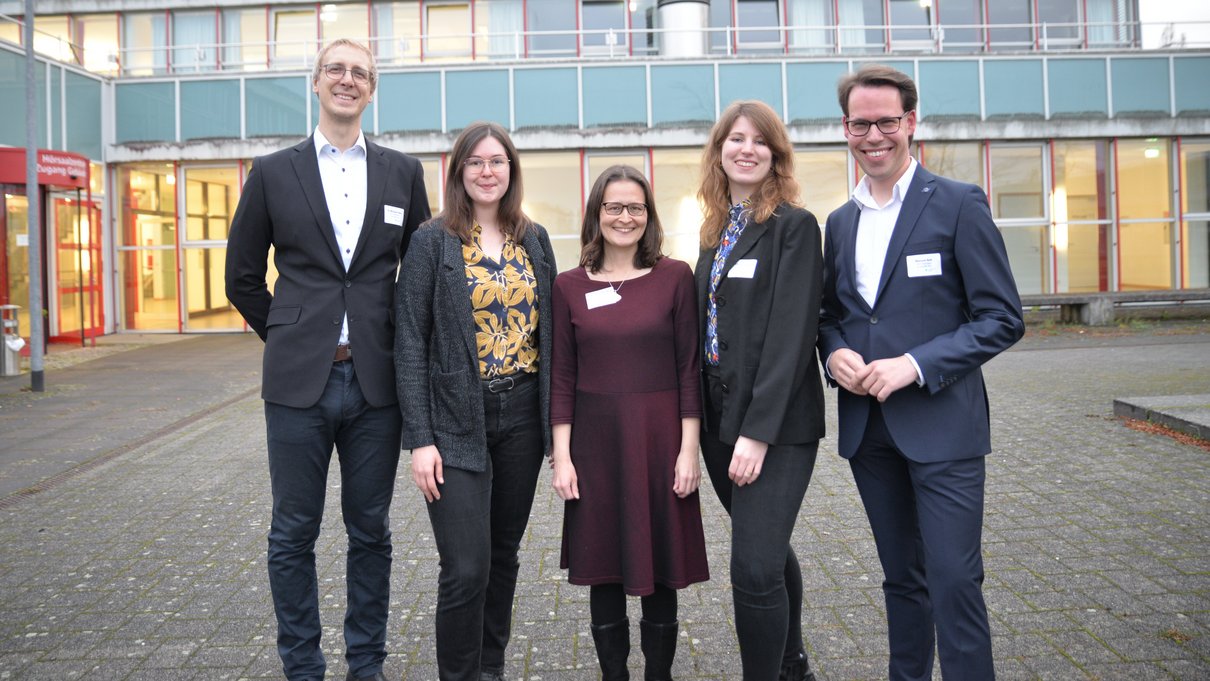 [Translate to Englisch:] Gruppenfoto der Publikationspreisträgerinnen und Preisträger