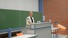 Präsidentin Eckkrammer begrüßt die neuen Studierenden im Hörsaal 
