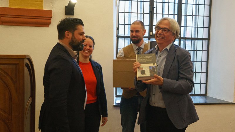 © Andreas Thull Festschriftübergabe