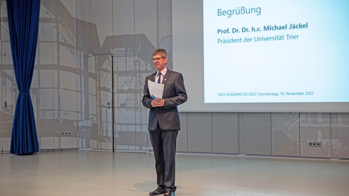 Begrüßung durch Universitätspräsident Prof. Dr. Michael Jäckel