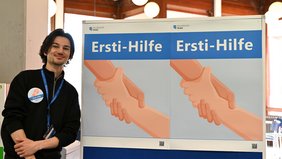 [Translate to Englisch:] Die neuen Studierenden konnten sich während der O-Tage am Stand der Ersti-Hilfe informieren. 