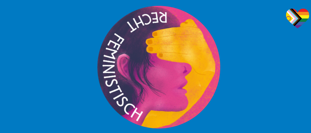 Logo der Hochschulgruppe auf blauem Hintergrund. Das Logo zeigt eine Frau mit pinker Haut und lila Haaren, der ihre Augen von einer fremden gelben Hand zugehalten werden. In weiß steht der Name der Gruppe: Recht feministisch am Rand. In der rechten Ecke eine inklusive Pride Flag in Form eines Herzens. 