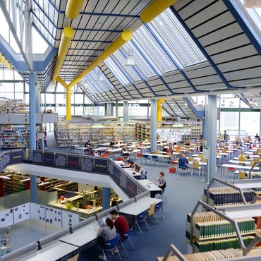 [Translate to Englisch:] Bibliothek von Innen