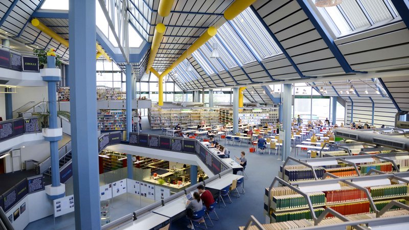 [Translate to Englisch:] Bibliothek