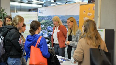 Infostand der Studienberatung der Universität Trier
