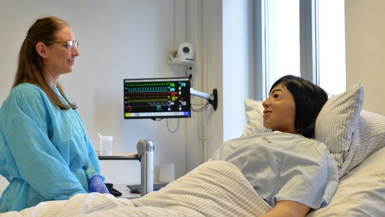 Vom Bachelor bis zur Promotion: An der Universität Trier können Studierende mit dem Nursing Graduate Center nun den gesamten Qualifikationsweg in der Pflege absolvieren