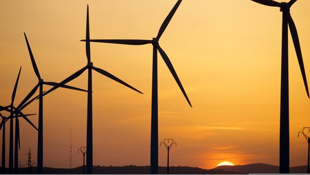 Windräder im Sonnenuntergang