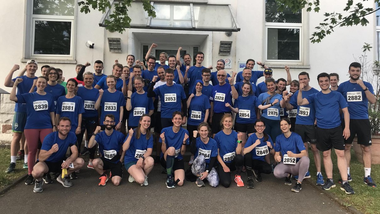 68 Teilnehmende der Universität Trier gingen beim 8. Trierer Firmenlauf an den Start.