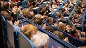 Für das Wintersemester plant die Universität Trier auch die Veranstaltungen für Gasthörerinnen und Gasthörer in Präsenz. Allerdings sollen größere Vorlesungen, wie hier im Audimax, digital bleiben.