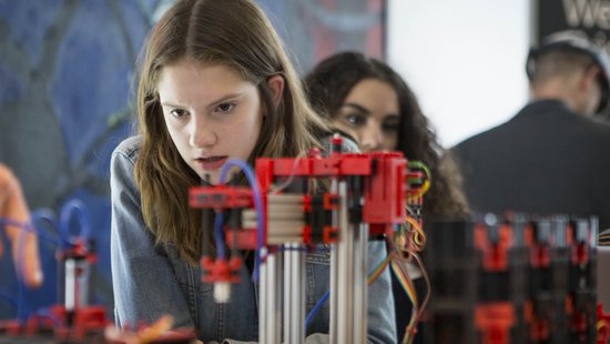 Spielend Programmieren lernen oder für einen Tag Studentin sein: Beim Girls´ Day an der Universität Trier können Schülerinnen wählen. Foto: kompetenzz.de