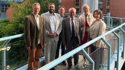 V.l.n.r.: Prof. Dr. Stephan Busch, Prof. Dr. Diego De Brasi, Prof. Dr. Uwe Jun, Prof. Dr. Dr. h.c. Bernhard Zimmermann, Prof. Dr. Eva Martha Eckkrammer, Prof. Dr. Sabine Arndt-Lappe