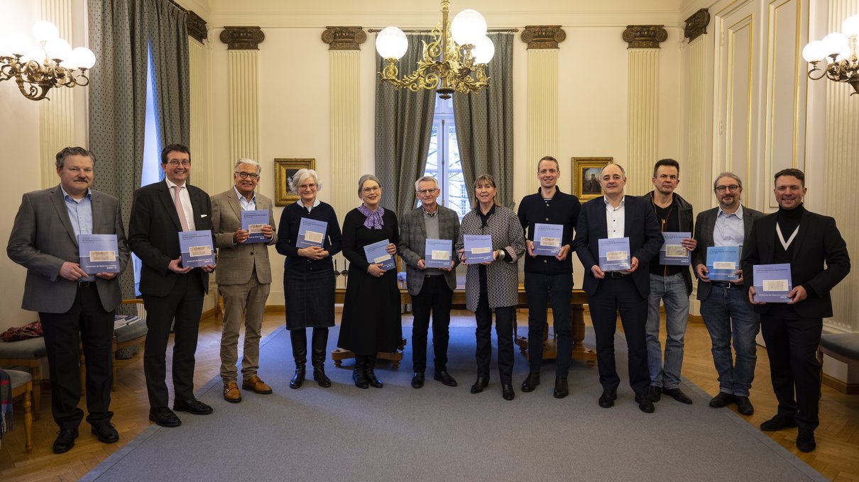 Das Forschungsteam um Ass.-Prof. Dr. Martin Uhrmacher, Dr. Evamaria Bange, Prof. Dr. Claudine Moulin und Prof. Dr. Michel Pauly ist von der Bürgermeisterin der Stadt Luxembourg, Lydie Polfer, und städtischen Repräsentanten empfangen worden. Foto: Ville de Luxembourg, Photothèque, Charles Soubry