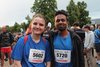 Zwei Mitglieder des Uni-Teams nach dem Lauf.