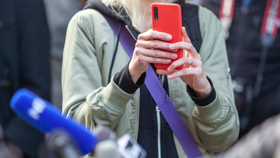 Meinungsmache oder Vermittler-Rolle Symbolfoto. Foto. www.colourbox.de