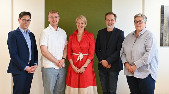 v.l.n.r.: Vizepräsident Matthias Busch, der neu gewählte studentische Vizepräsident Mick Deml, Präsidentin Eva-Martha Eckkrammer, Vizepräsident Benjamin Weyers und Kanzlerin Ulrike Graßnick. 