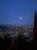[Translate to Englisch:] Aussicht auf Tbilisi bei Nacht