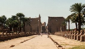 Luxor-Tempel mit Sphingenallee