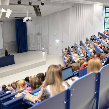 Lehrveranstaltung im Audimax der Universität Trier