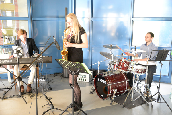 SwingUniT