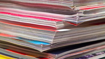 Zeitschriften aufeinander gestapelt