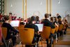 Streicher mit Dirigent