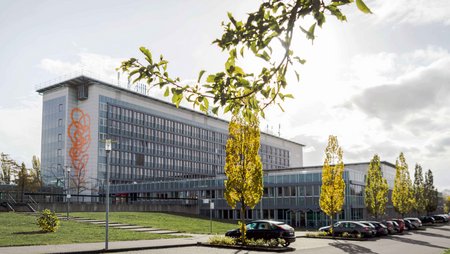 Gebäude F am Campus II