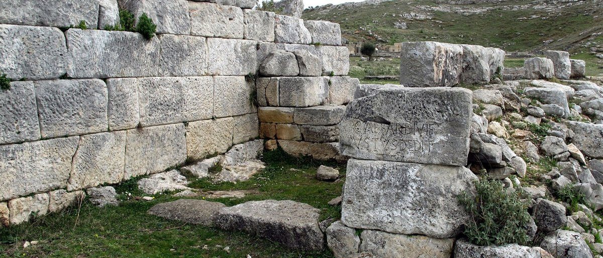 Steinmauer grau
